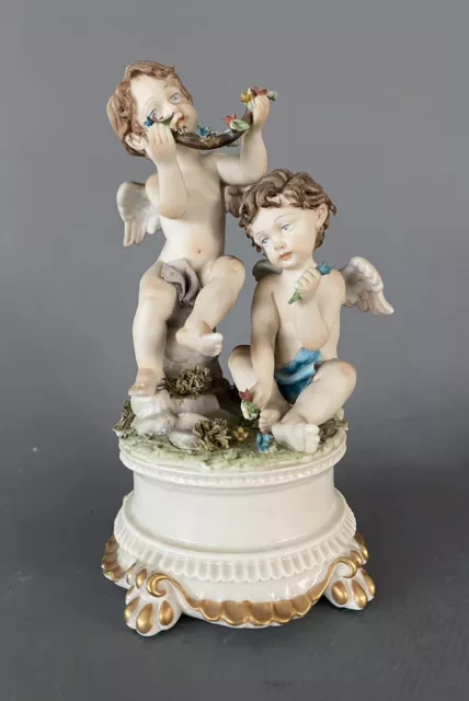 Deux Anges avec Fleurs en Porcelaine Capodimonte