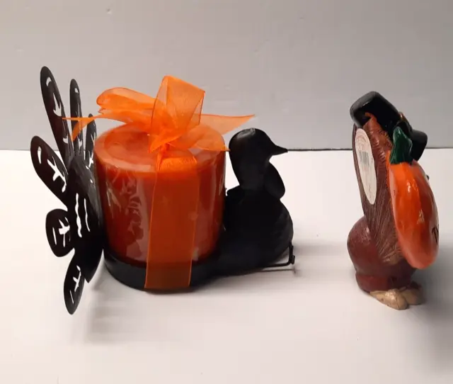 Portavelas de Acción de Gracias Pavo Color Negro Metal con Vela Naranja y Estatuilla