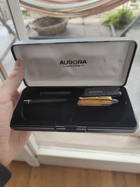 Penna stilografica Aurora Ipsilon anni '90/2000 in resina nera full set