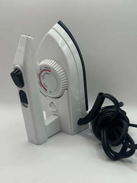 Sunbeam International Travel Iron 3939 Dual Voltage Spray Mist W Pouch