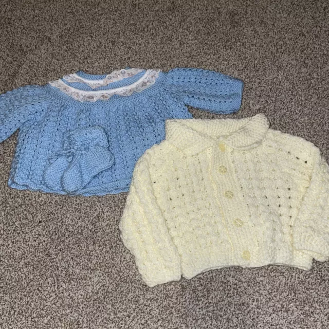 Pacchetto 2 pezzi bimba lavorato a mano, più 3 mesi, maglione e cardigan