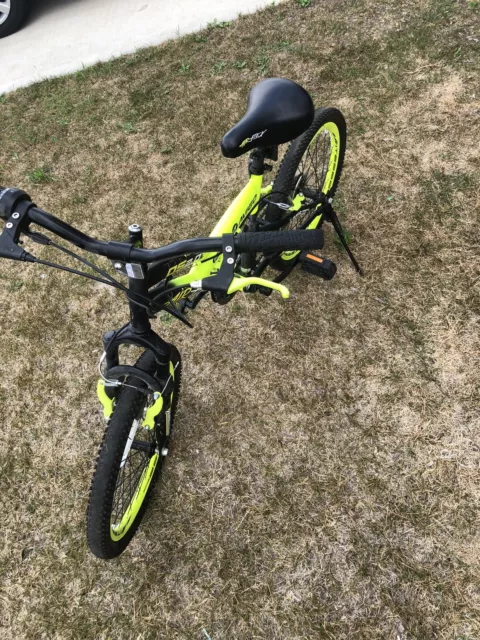 AVIGO 20 INCH Air Flex Boy s Mountain Bike Black Yellow 85.00 PicClick
