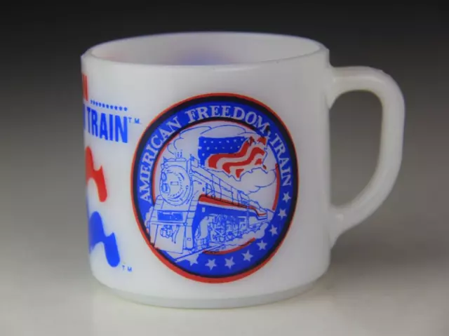 VTG Federal Milk Glass American Freedom Train Bicentennial Journey Coffee Mug