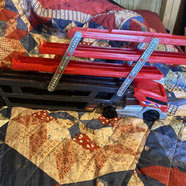 MATTEL HOT WHEELS Semi Truck Carrier Mega Hauler Transporter Hold 50