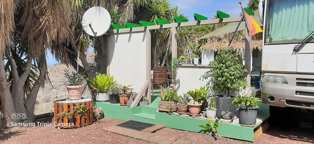 Wohnmobil auf Campingplatz auf Teneriffa