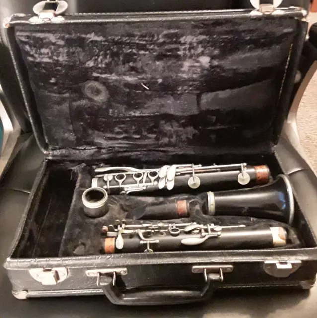 Clarinet German The Regent needs some pads and a set screw, includes Selmer Case