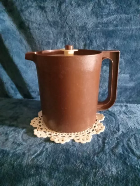 Vintage Half Quart Tupperware Pitcher Brown 1575-5 With Push Button Almond Lid