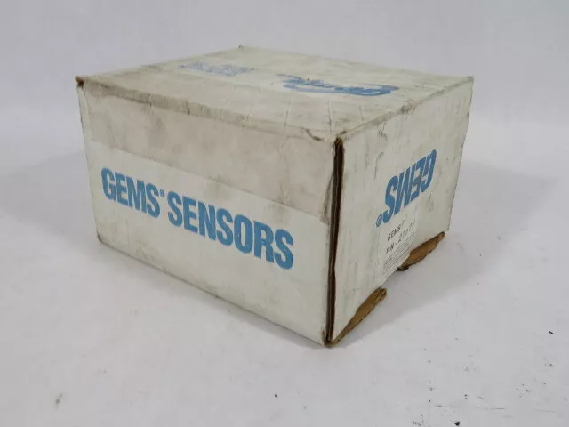 Gems 27071 Shuttle Type Flow Switch 1.25" NPT 50-240VAC 20VA  NEW