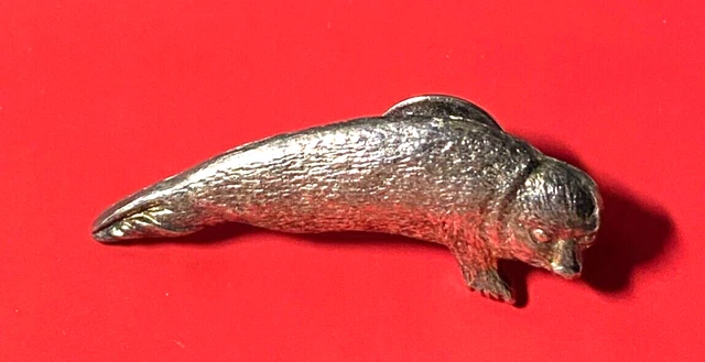 OLD SILVER TONE METAL SEAL / SEA LION AAW 96 PIN BADGE BROOCH  FreePost UK