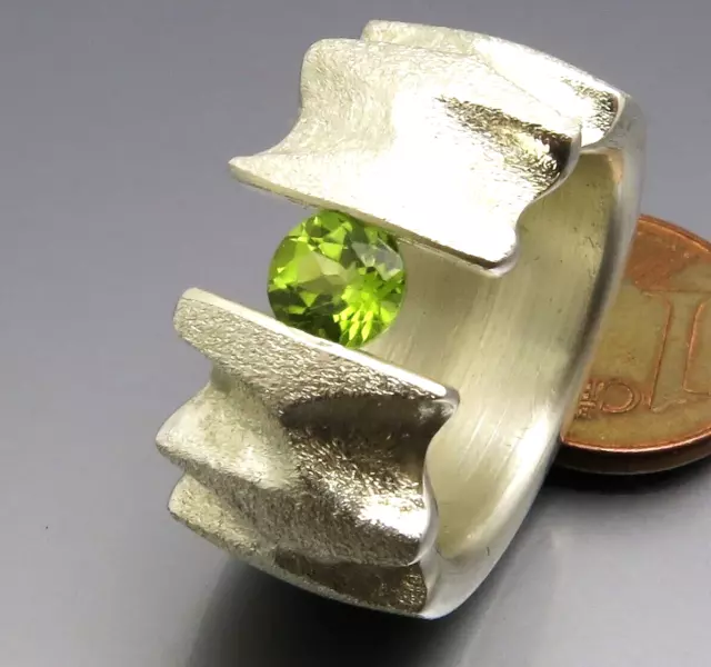 Reif-Design - Markanter Peridot Spannring - Unikat Aus Eigener Goldschmiede