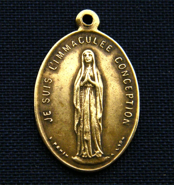 File:Saint Bertrand de Comminges cloître tombeau inscription (6).JPG   Wikimedia