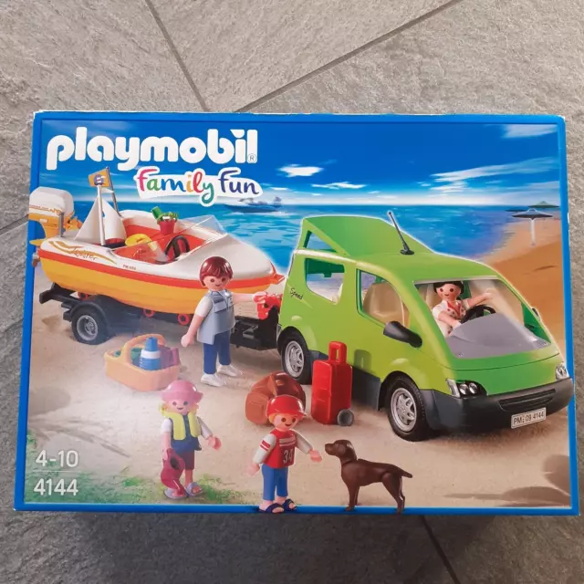 Je monte le Playmobil family fun 4144 de Jordan: la voiture familiale avec  remorque porte bateau 