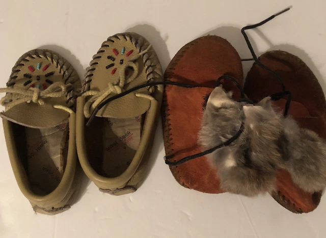 Vintage 2 Pairs Of Moccasins Minnetonka With Beads Toas With Rabbit Fur Child’s.