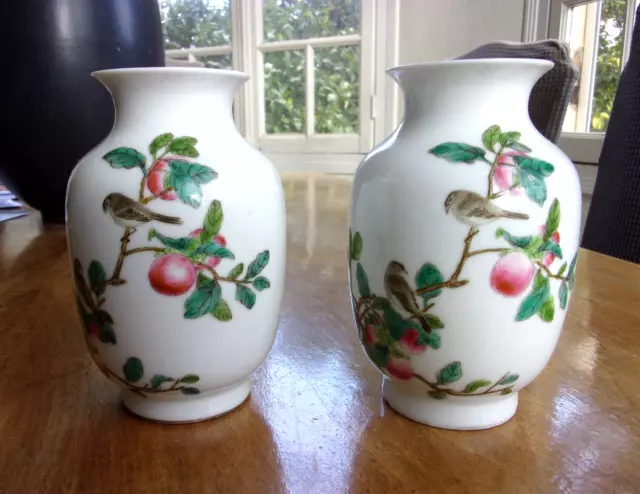 Paire de vases en porcelaine de Chine