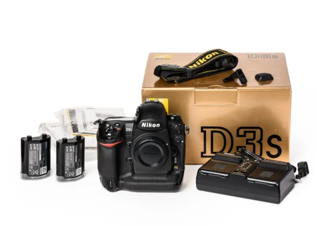 Nikon D D3S 12.1 MP Digital SLR Camera with Accessories and Extra Battery