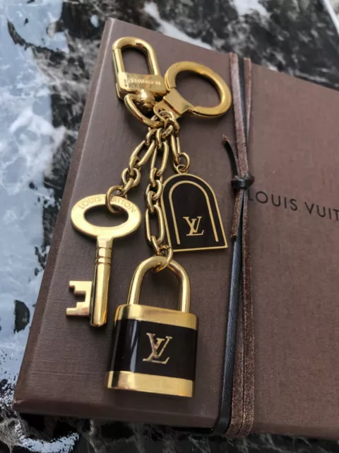Auth Louis Vuitton Jeff Koons Rabbit Bag Charm Key Holder Blue 8E180550 