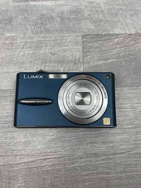 Panasonic Lumix DMC-FX30 7.2MP Compact Digital Camera blue Tested no charger