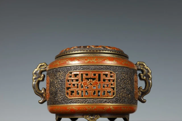 Fine Chinese Qing Dynasty QianLong  Porcelain Duo Beast Handle Incense Burner