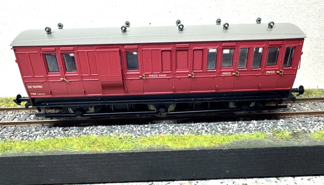 HATTONS H4-6FB-901BL GENESIS Coach 6 wheel mess van in BR crimson, with ...