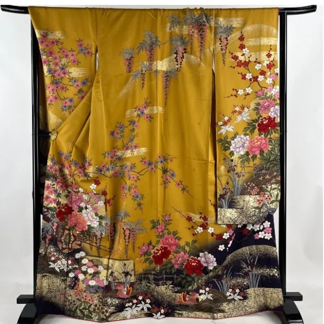 Japanese kimono SILK"FURISODE" long sleeves,Gld thread leaf, Rowel,L5'5"..3575