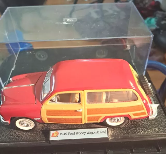 Franklin Mint - 1949 Ford Woody Wagon 1:24 Scale With Display. Stand and Case.