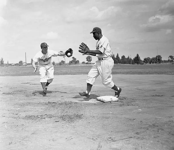 Dodgers Jackie Robinson With Pee Wee Reese 1950 Old Baseball Photo