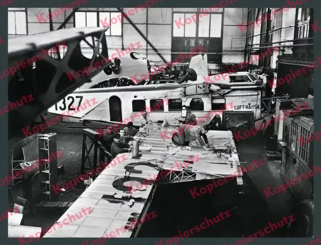 Lufthansa Berlin-Staaken Wartungshalle Mechaniker Flugzeug Rohrbach Roland 1930