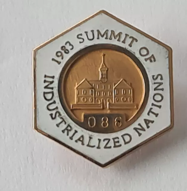 Numbered Badge - 1983 SUMMIT OF INDUSTRIALIZED NATIONS (Ex Sir Bernard Ingham)