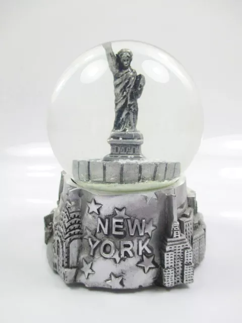 New York Snow Ball Statue of Liberty Silver Socket Snowglobe Souvenir
