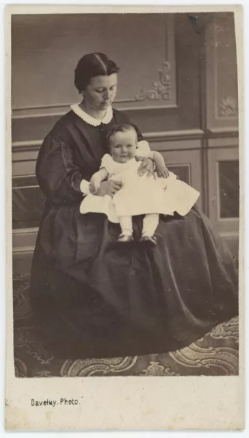 CDV circa 1865. Mère et son enfant par Daveluy à Ostende. Oostende.