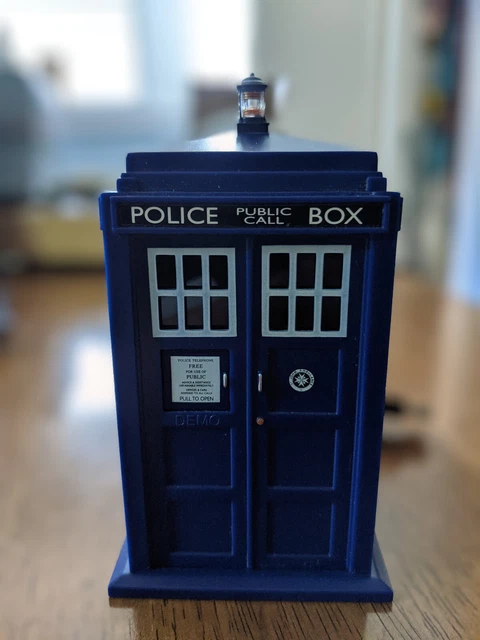 Doctor Who TARDIS Police Public Call Box USB-HUB w Flashing Light & Sound - ZEON