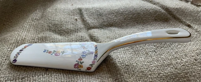 Servidor de pastel de boda de porcelana vintage, pastel y pastel con hermoso diseño floral