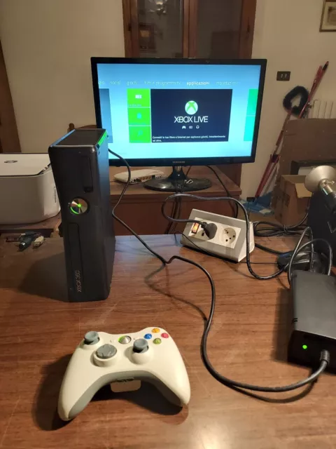 Xbox 360 S Slim 120 GB + Fifa 11 + Alimentatore + Gamepad Come Nuova