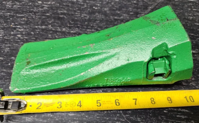 Esco U30S Ultralok Bucket Tooth & Built in Lock (Flat) 15-20 Tons Abrasive NeW