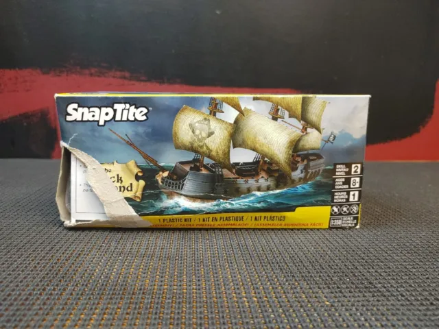 REVELL Snap Tite THE BLACK DIAMOND Pirate Sailing Ship Plastic 1:350 MODEL KIT