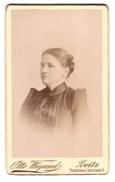 Fotografie Otto Wigand, Zeitz, Badstubenvorstadt 2, Bürgerliche Frau mit Dutt i
