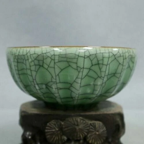 Chinese old porcelain Cracked glaze opening bowl