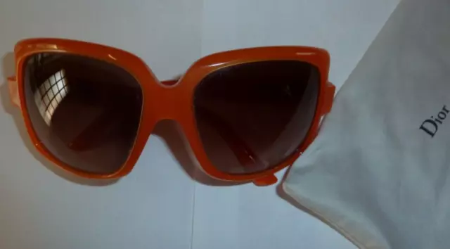 superbe lunettes de soleil de marque Dior dans le gout des années 60-70, chic+++