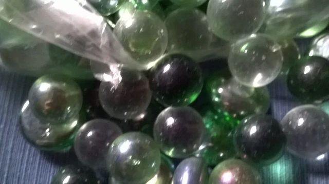 115 Stck grün und klar Kugeln GLASNUGGETS Glassteine  Deko