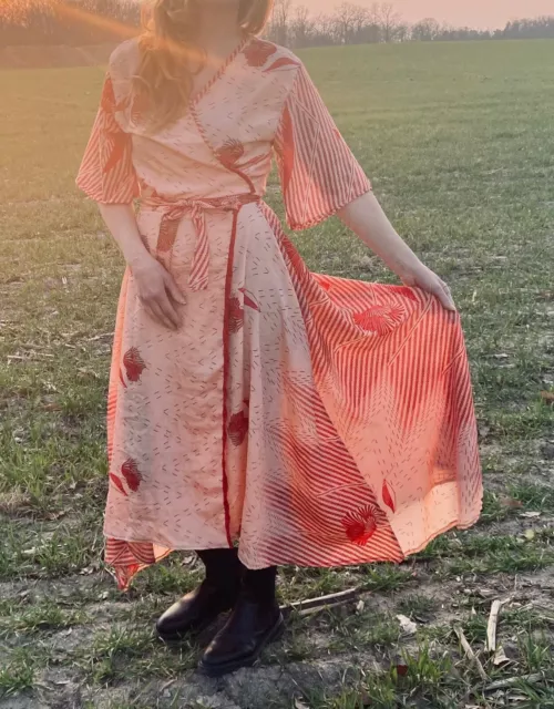 Lovely feminine silk wrap dress, Bellissimo abito femminile a portafoglio in set
