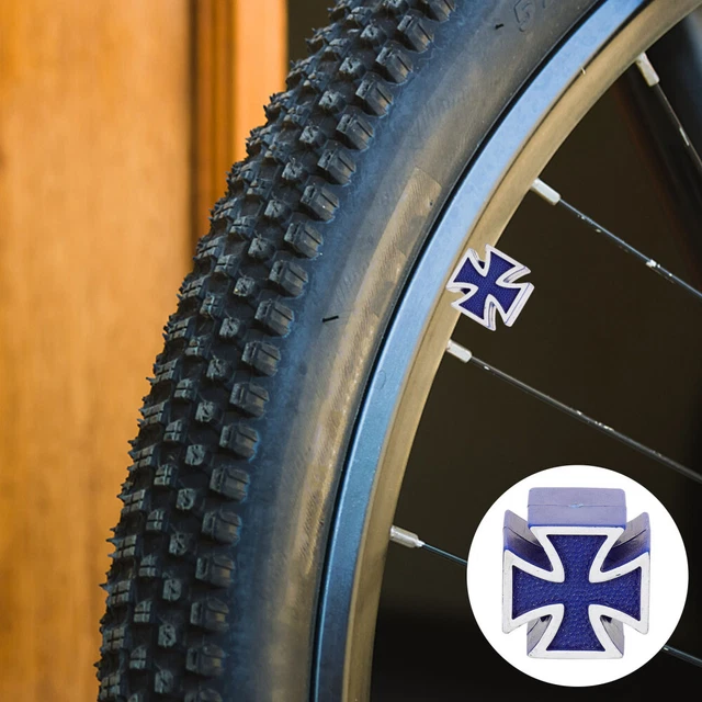 Max AUTO Tappi Per Valvole Pneumatici Effetto Carbonio Con Anello In Gomma | 4 Pezzi In Metallo | Per Auto, Moto, Bici | Design Sportivo Tedesco - 2
