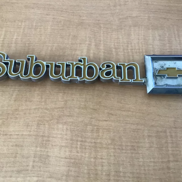 Chevy Suburban Tailgate Barn Door Emblem Badge 14016626