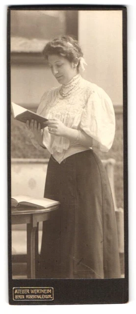 Fotografie Atelier Wertheim, Berlin, Rosenthalerstraße, Portrait Dame in weißer