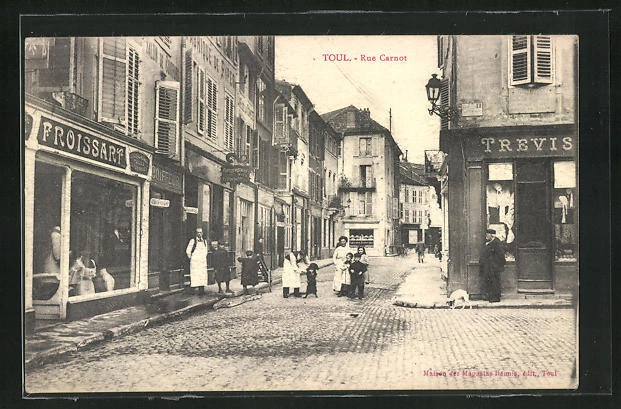 CPA Toul, Rue Carnot, vue de la rue