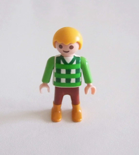 Figurine Playmobil 3191 - Petit Garçon Moderne Tee-shirt Vert Pantalon Crème