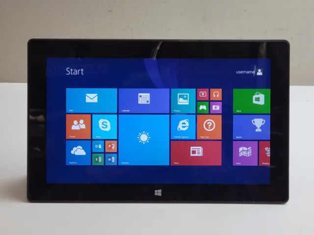 Microsoft Surface RT (1516) | 2GB RAM | 32GB SSD | 10.6" Windows Tablet - K9401