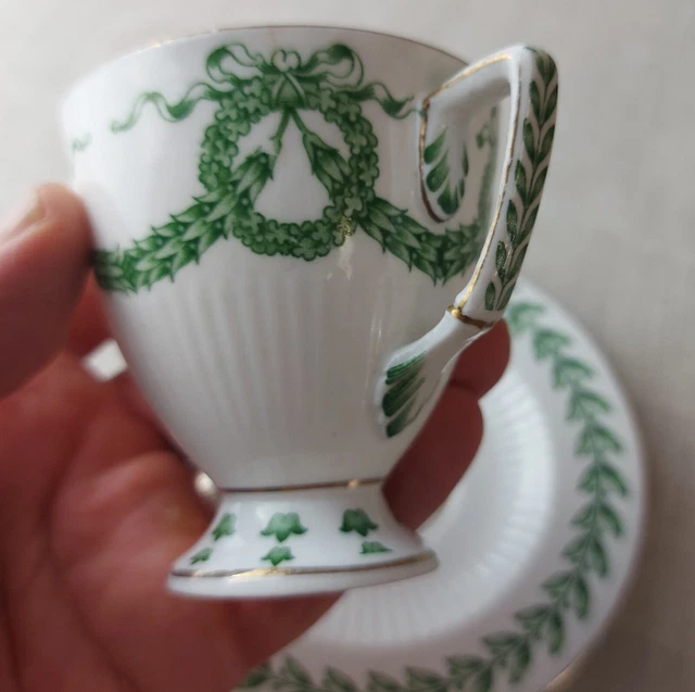 Lot de tasse + sous tasse, style empire / lauriers, en porcelaine Sarreguemines 3