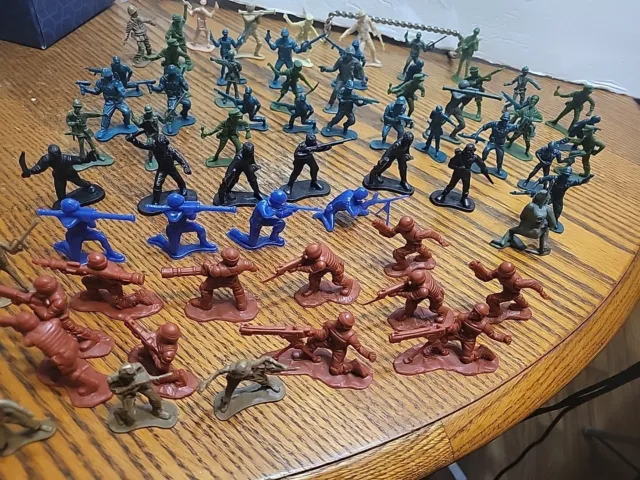 Plastic Army Men Toys Dark Light Green Marked China Unmarked Variety Lot