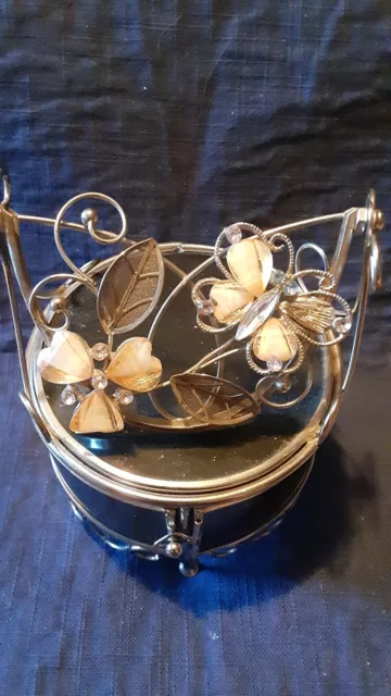 ROUND GLASS & METAL  JEWELRY / TRINKET BOX with BUTTERFLY and DAISY 2