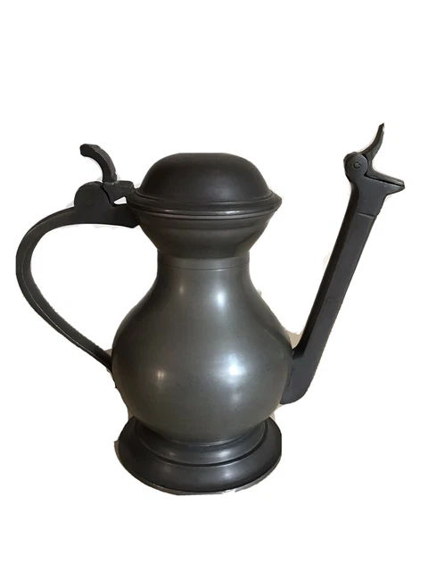 Zinnkrug mit Deckel, elegant gearbeitet!